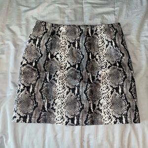 Snake skin skirt size M